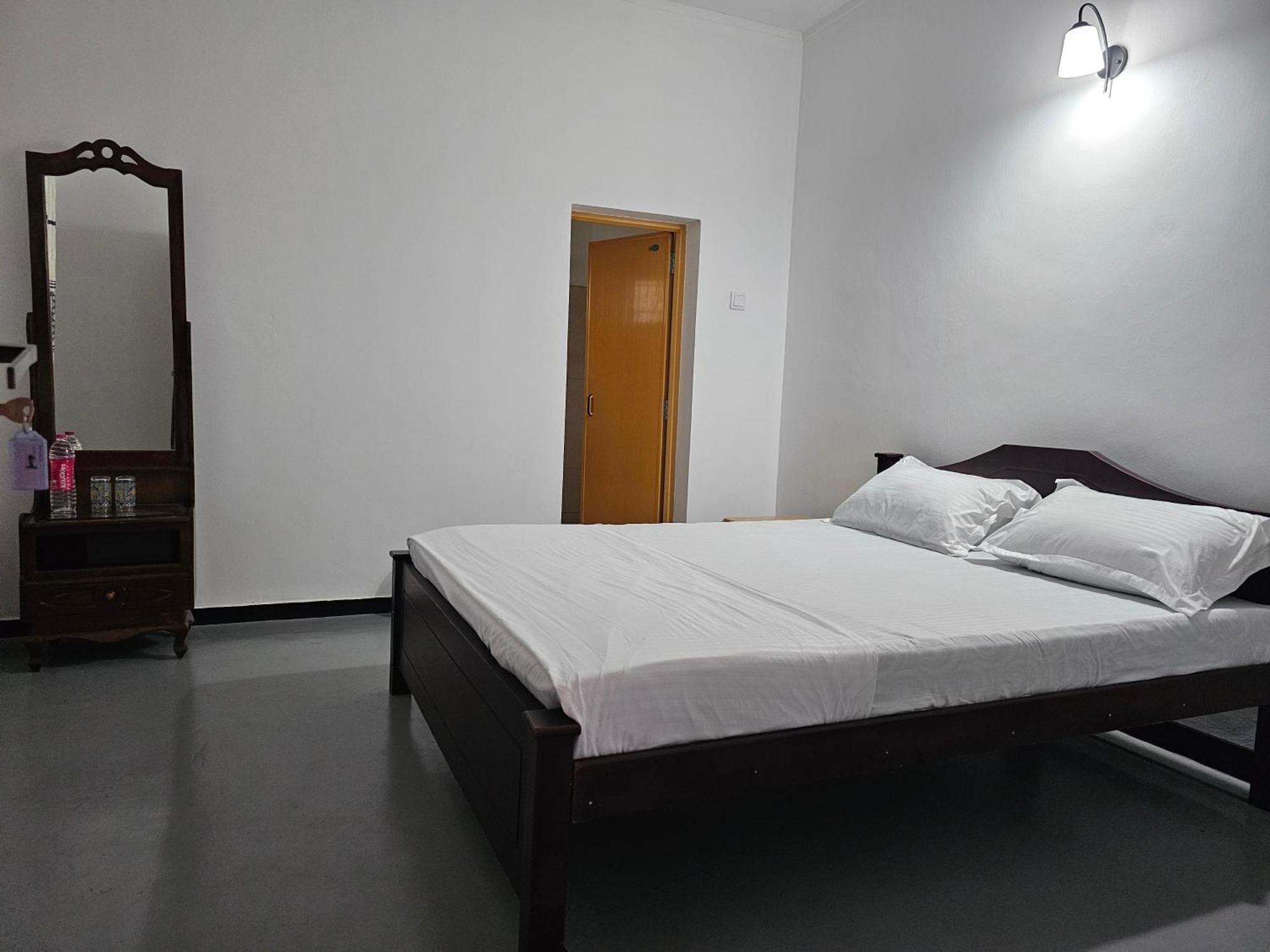 The Lodge Канді Екстер'єр фото